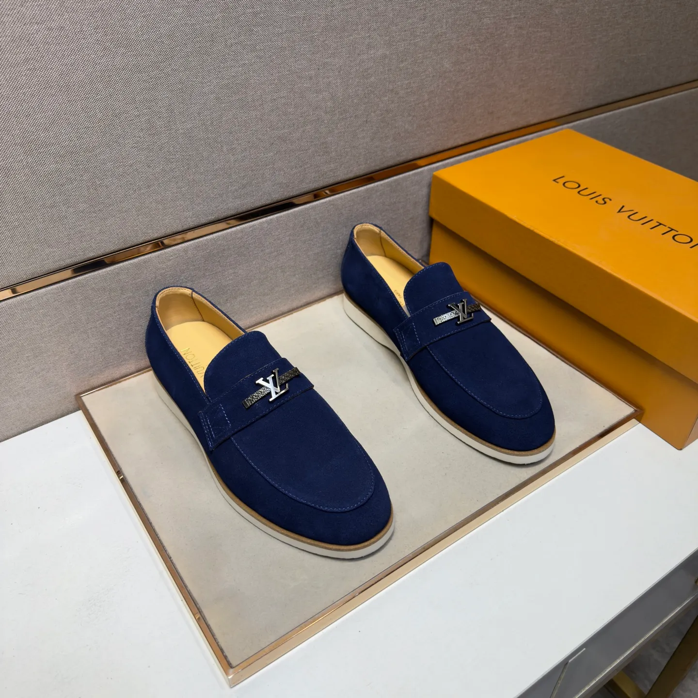 Men's men's shoes 💰pp442 [LV～] Men's casual shoes 2026z cabinet sales simultaneously 🔶Size: 38-44 #️⃣ 🔷4 colors🔜The upper is made of cowhide stitching ➕Cowhide lining, comfortable and breathable, sole: original comfortable and wear-resistant outsole, ⚠️real thing📱photographed🎬real thing is better📢📢📢